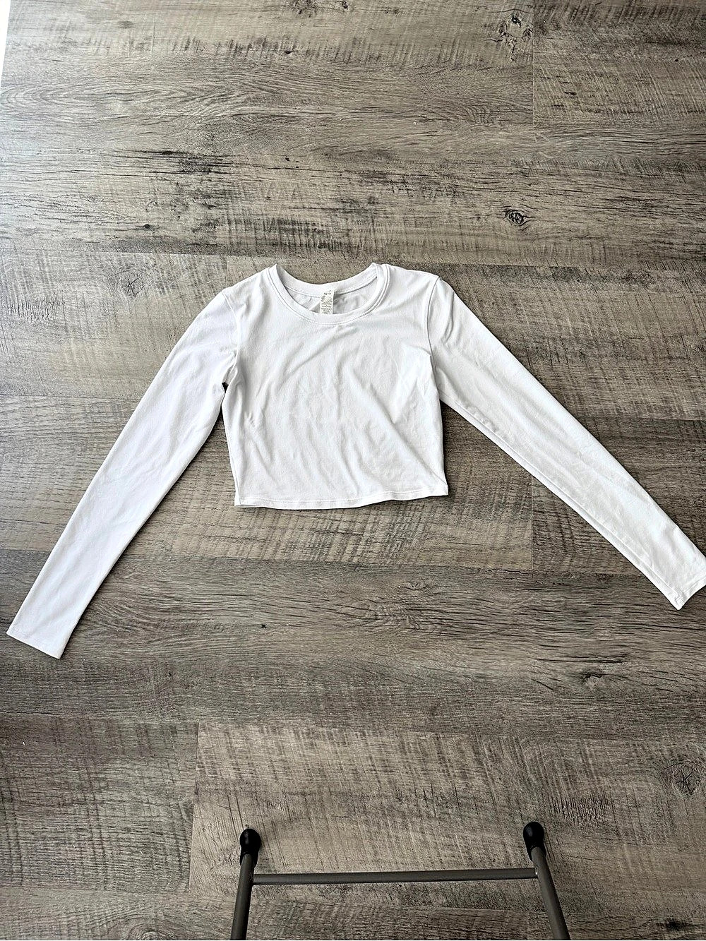 Alo AloSoft Crop Finesse Long Sleeve Crop Top in White Size XS